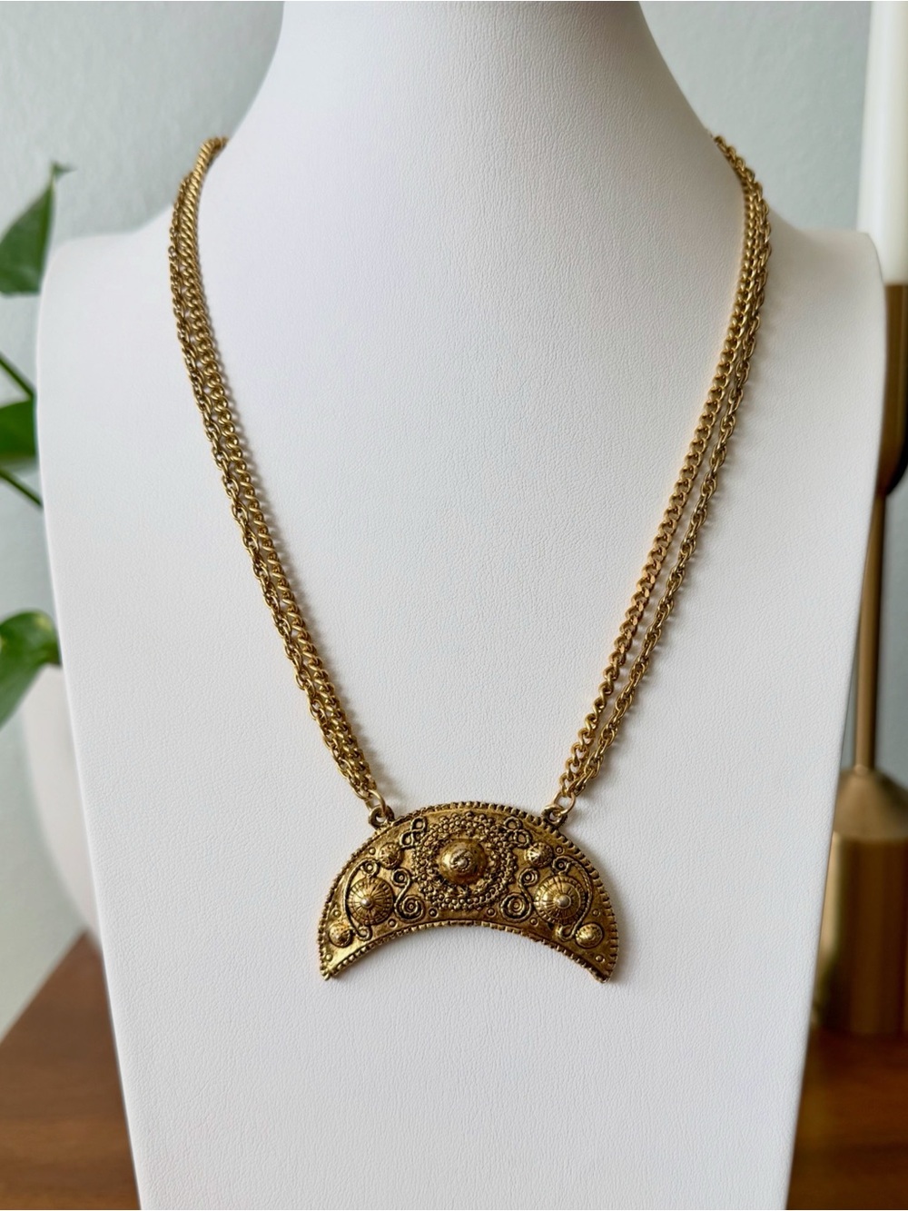 Vintage Unsigned Goldette Etruscan Revival Gold-tone Crescent Pendant Necklace